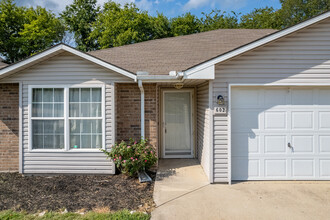 Wingate Duplexes in Grain Valley, MO - Building Photo - Building Photo