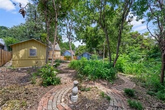 2111 Kenwood Ave in Austin, TX - Building Photo - Building Photo