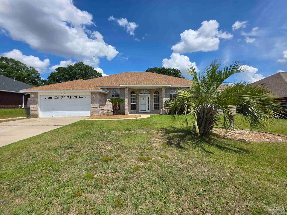 7200 Annandale Dr in Pensacola, FL - Building Photo