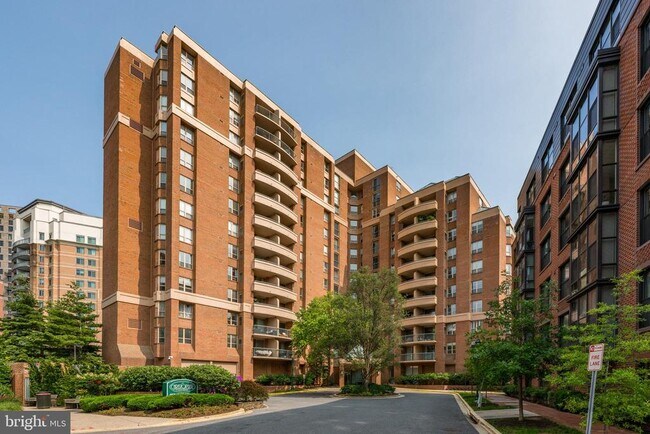 property at 4808 Moorland Ln