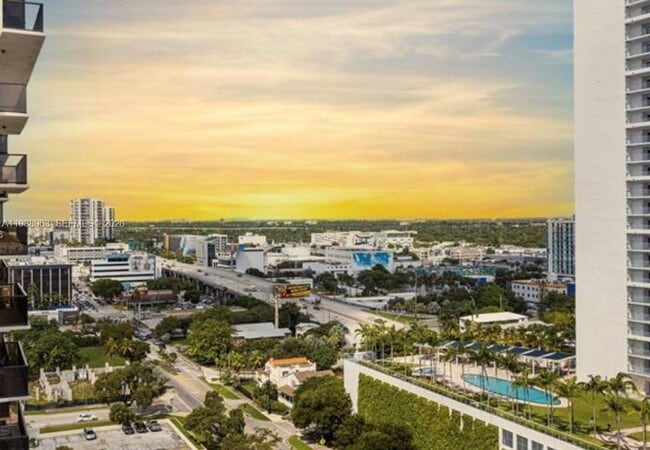 600 NE 36th St, Unit 1502 in Miami, FL - Foto de edificio - Building Photo