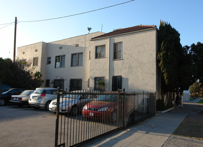 415 N New Hampshire Ave in Los Angeles, CA - Building Photo - Building Photo