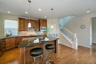 10598 Eastridge Dr NE in Redmond, WA - Building Photo - Building Photo