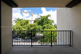 300 Majorca Ave in Coral Gables, FL - Building Photo - Building Photo