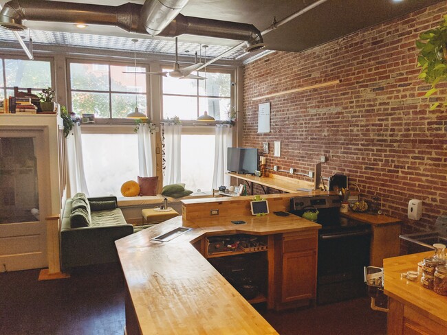 627 Washington Blvd, Unit Apt 1 in Baltimore, MD - Foto de edificio - Building Photo