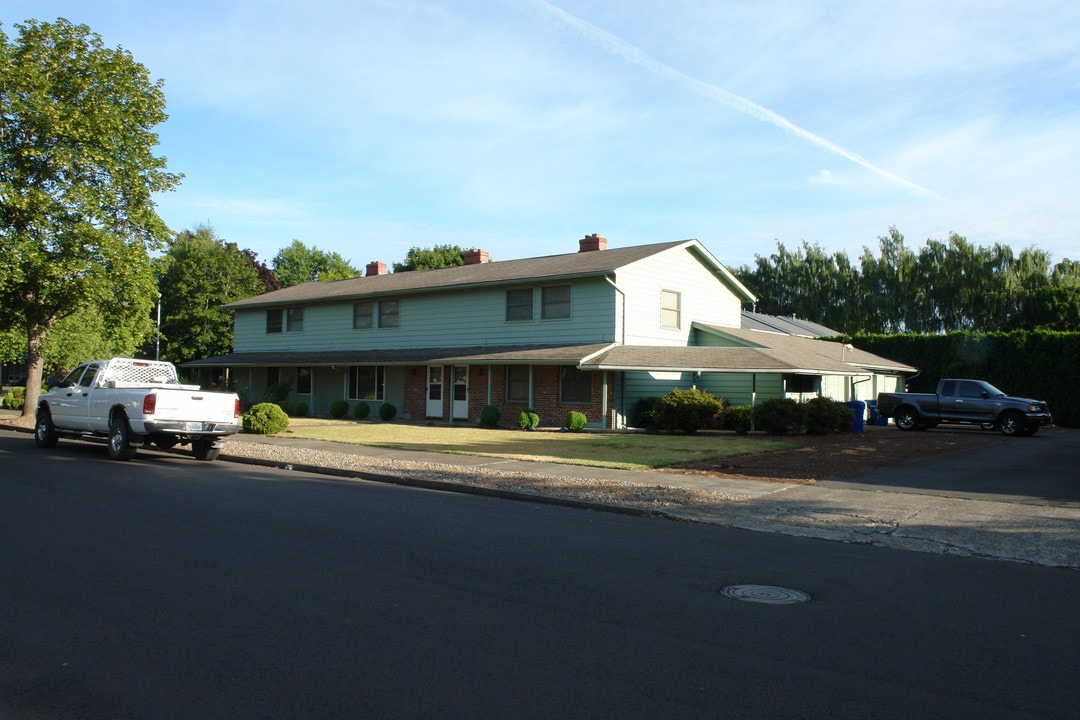 313-319 Hollyhock Pl N in Salem, OR - Building Photo