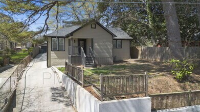 562 Gary Rd NW in Atlanta, GA - Building Photo - Building Photo