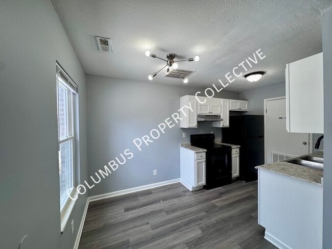 3285 E Mound St in Columbus, OH - Building Photo - Building Photo