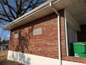 1110 Jennings Station Rd in St. Louis, MO - Foto de edificio - Building Photo