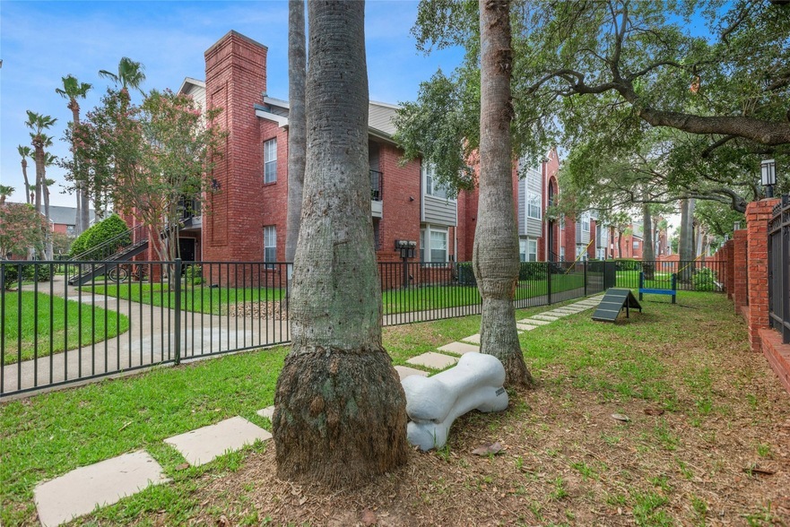 7200 Almeda Rd, Unit 605 in Houston, TX - Foto de edificio