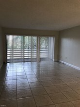 4205 N University Dr-Unit -Apt 212 in Sunrise, FL - Building Photo - Building Photo