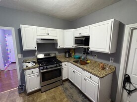 89 3rd St, Unit Apt 1 in Lowell, MA - Building Photo