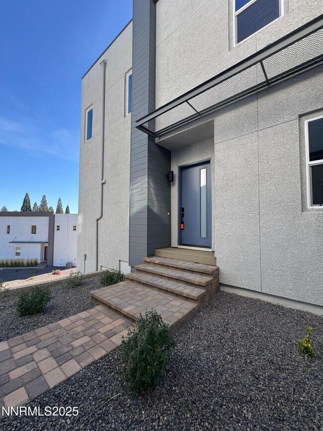 1521 Golf Club Dr in Reno, NV - Building Photo - Building Photo