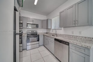 14710 NE 7th Ct in Miami, FL - Building Photo