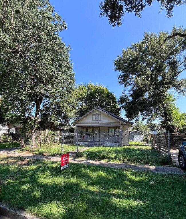 4429 Bell St in Houston, TX - Building Photo - Building Photo
