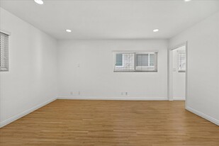 125 Gull St, Unit 125A in Manhattan Beach, CA - Building Photo