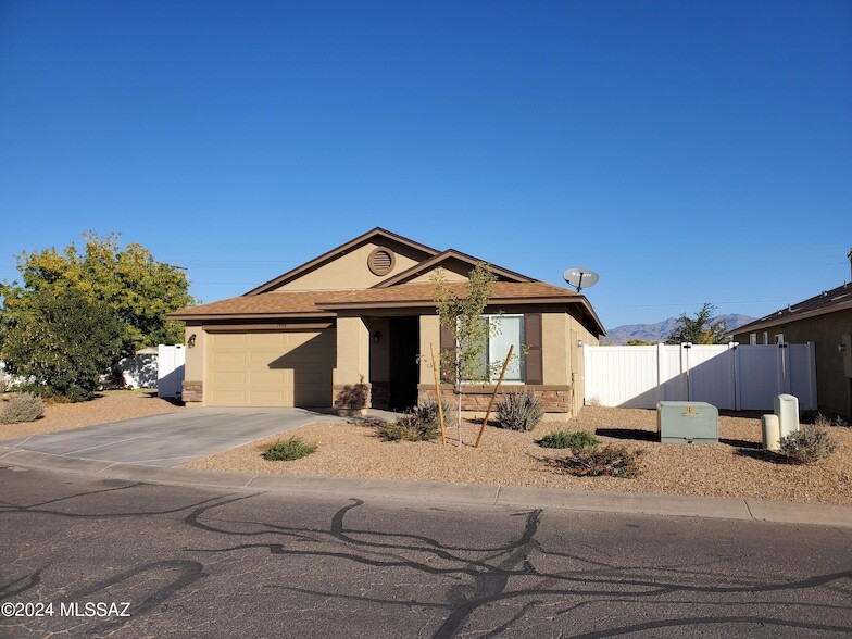 1480 E Stratford Dr in Safford, AZ - Building Photo