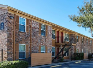 Estates at Spring Branch in Houston, TX - Building Photo - Building Photo