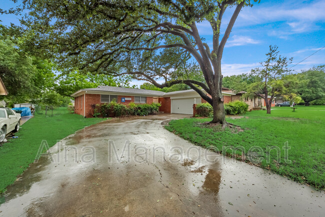 property at 805 N Douglas Ave