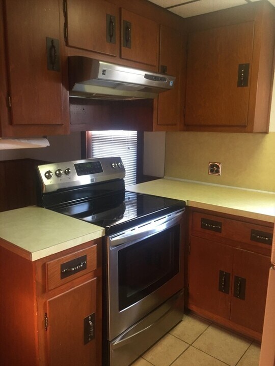 24 Linden St in Everett, MA - Building Photo