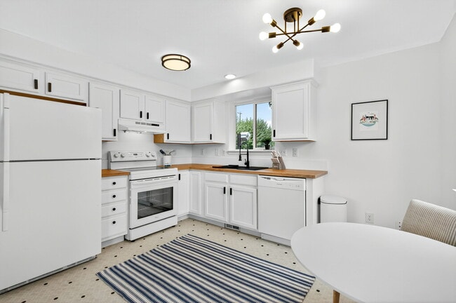 2529-2529 SE 136th Ave in Portland, OR - Building Photo - Building Photo