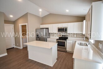 1932 Southbridge Dr in Adel, IA - Building Photo - Building Photo