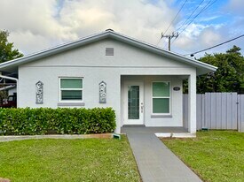 222 SE 3rd St in Boynton Beach, FL - Building Photo