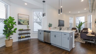 1458 W Pensacola Ave in Chicago, IL - Building Photo - Building Photo