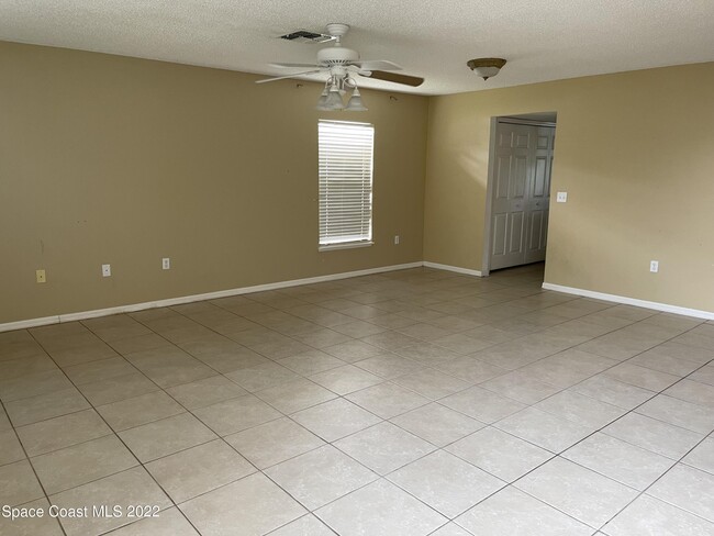 1666 Sawgrass Dr SW in Palm Bay, FL - Building Photo - Building Photo