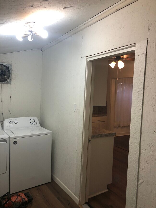 107 Treemont St in Tivoli, TX - Building Photo - Building Photo