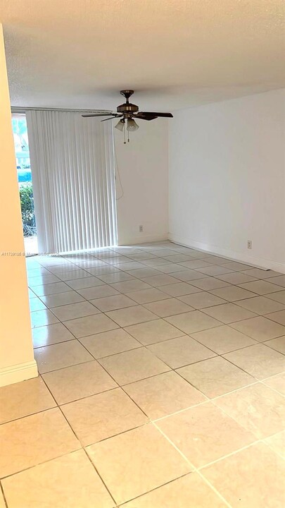 10749 Cleary Blvd in Plantation, FL - Building Photo