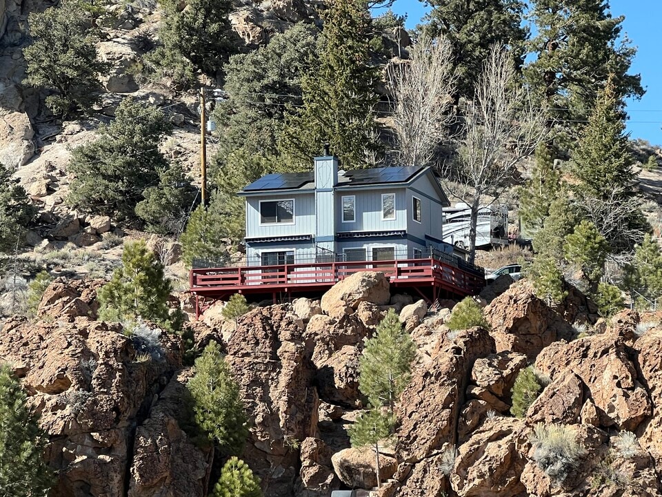 225 Pinon Hill Rd in Mammoth Lakes, CA - Building Photo