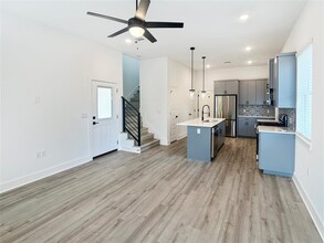 6107 Begonia Cir-Unit -2 in Austin, TX - Building Photo - Building Photo