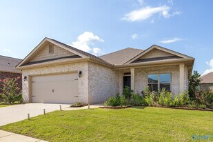 7002 Lost Crk Dr NW in Huntsville, AL - Building Photo