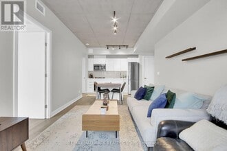 203-203 Catherine St in Ottawa, ON - Building Photo - Building Photo