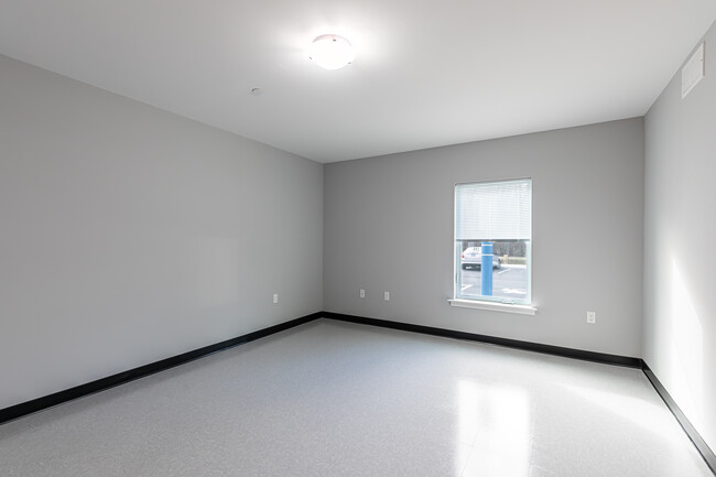 Brookside Commons in Waterford, CT - Building Photo - Interior Photo