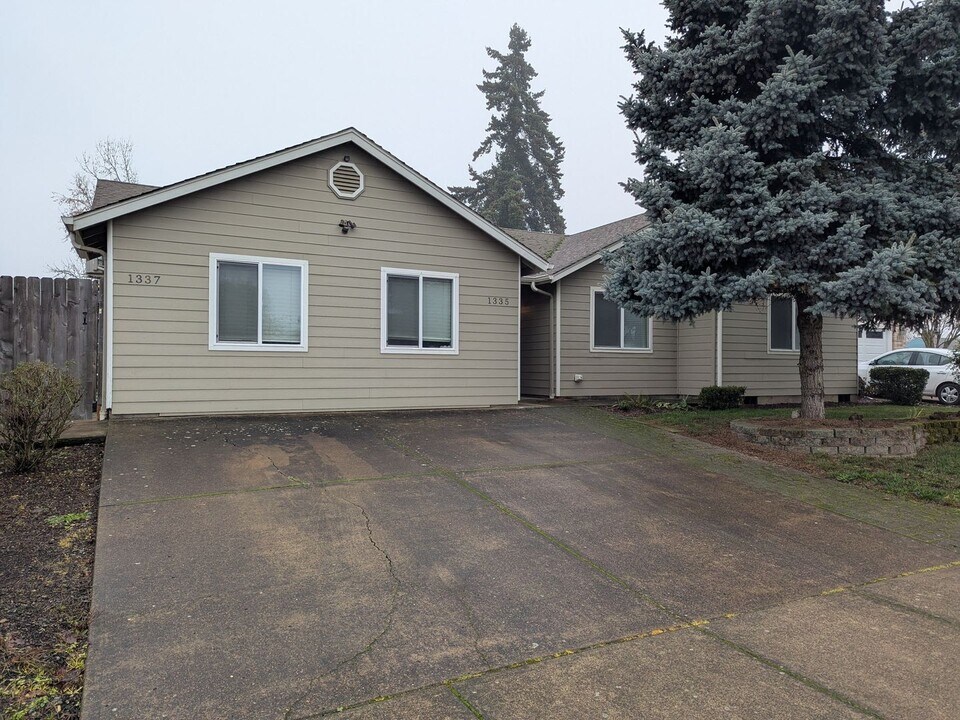 1335 46th Pl SE in Salem, OR - Building Photo