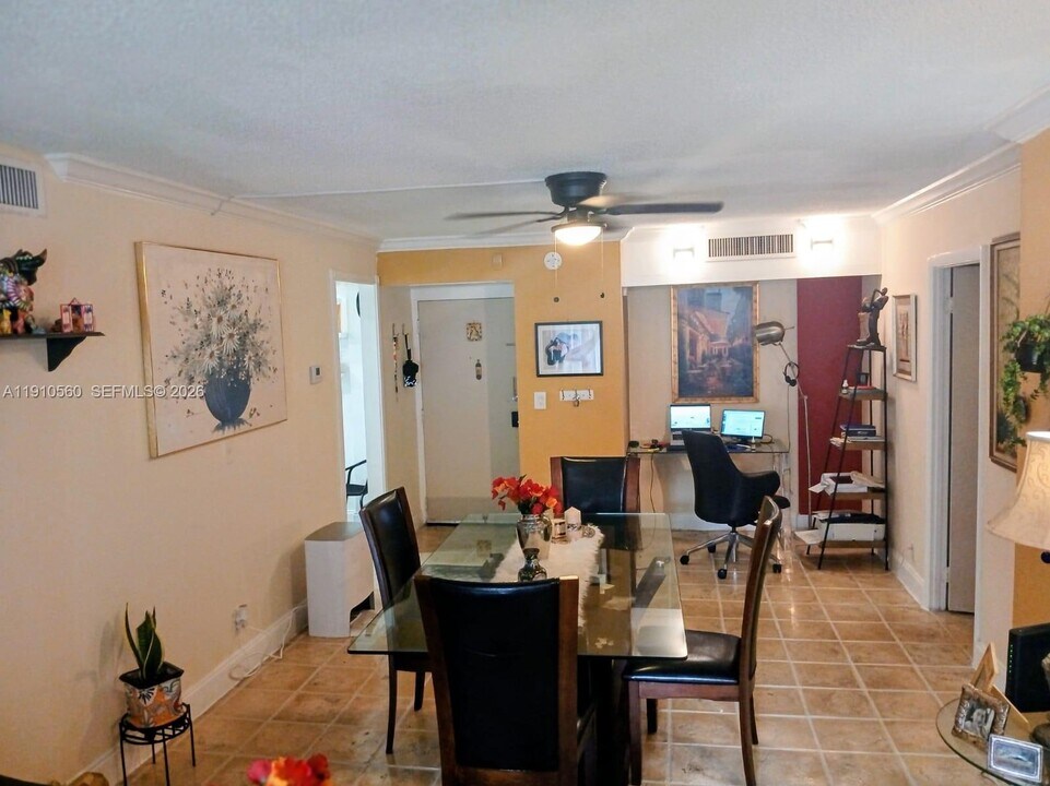 3101 N Country Club Dr in Aventura, FL - Building Photo