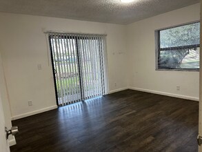 10871 NW 45th St in Coral Springs, FL - Foto de edificio - Building Photo