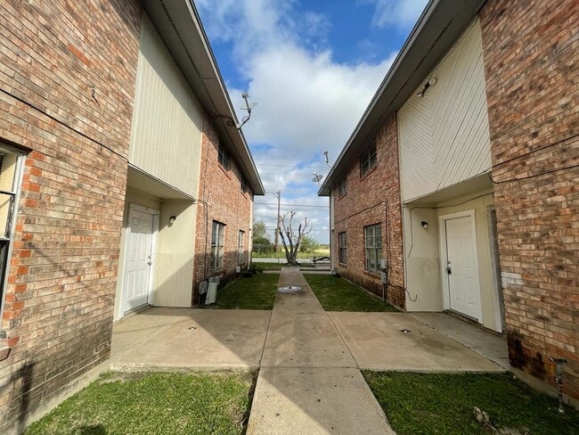 712 Sugar Cane Dr in Weslaco, TX - Building Photo - Building Photo