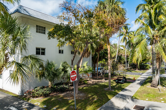 Key Biscayne VI Condominiums in Key Biscayne, FL - Building Photo - Building Photo