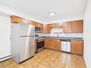 83 Slater Dr in Fairbanks, AK - Foto de edificio - Building Photo