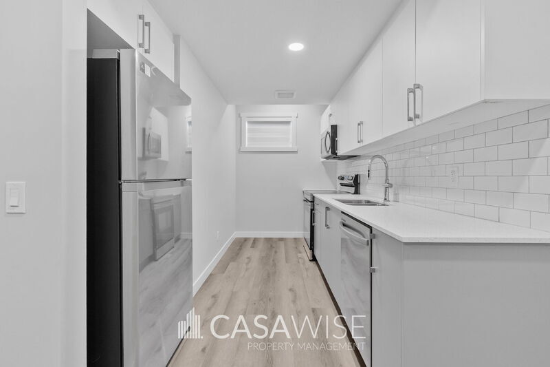 8027 Cedric Mah Rd in Edmonton, AB - Building Photo