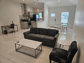 702 5th St in Corpus Christi, TX - Foto de edificio - Building Photo