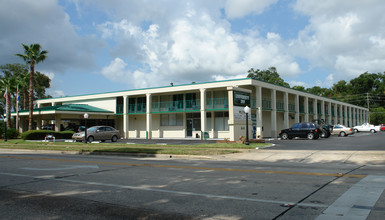 University Hall in DeLand, FL - Building Photo - Building Photo