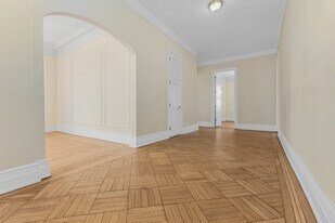 220 W 98th St, Unit 8L in New York, NY - Building Photo