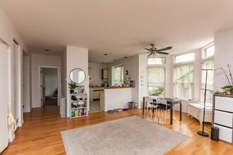 1301 N Hoyne Ave in Chicago, IL - Building Photo - Building Photo