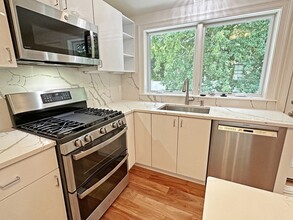 33 Salisbury Rd, Unit #1 in Newton, MA - Building Photo - Building Photo
