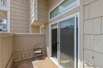 4028 Mahaila Ave in San Diego, CA - Foto de edificio - Building Photo