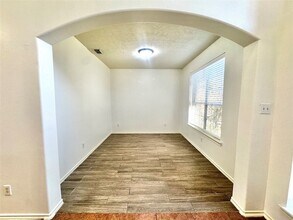 14 Harbinger Ct in Spring, TX - Foto de edificio - Building Photo